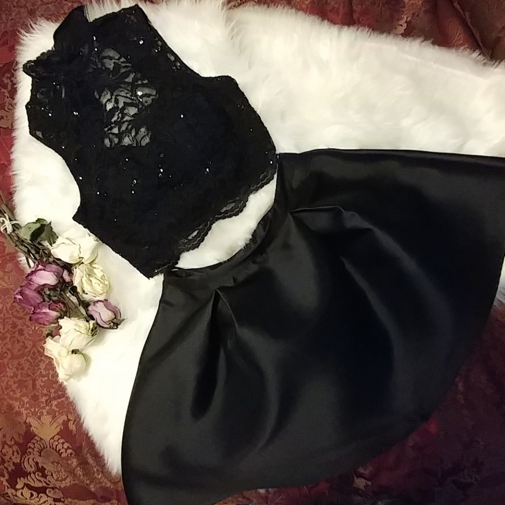 🆕2 Piece PROM DRESS.🌹